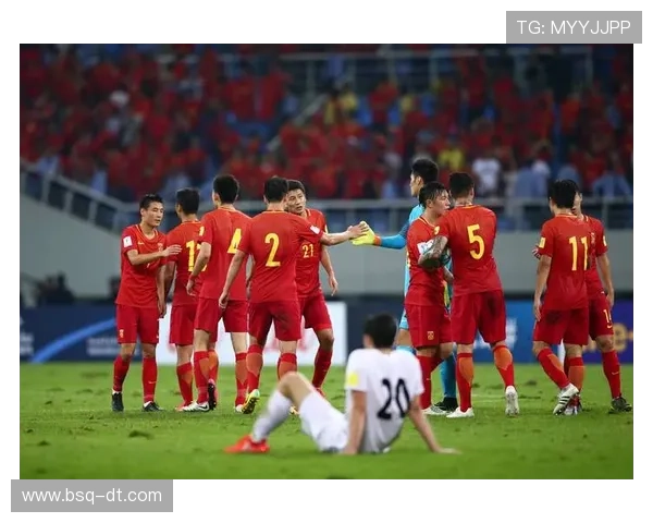 中国足球队迎战世界强队备战新一轮世界杯预选赛 球迷热情高涨期待历史突破