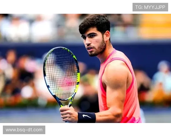 网球赛季激烈进行 中旬赛事精彩纷呈 选手争夺积分激烈