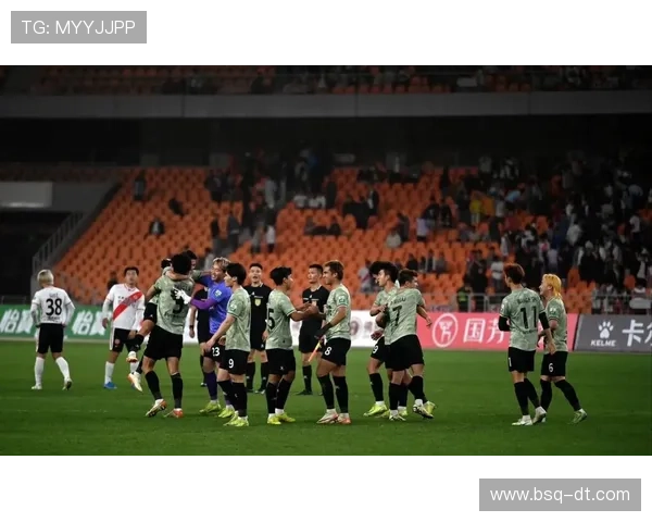 国家队关键赛事迎来突破新星表现引发球迷热议媒体高度关注未来前景被看好