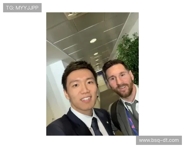 梅西重返巴萨传闻引热议 球迷盼见传奇回归 整个足坛关注转会动态